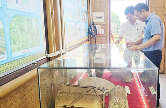 The exhibition space contributes to bridging revolutionary history with local cultural identity, serving as a “red address” for education on  patriotic traditions